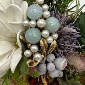 Vintage Mings Hawaii  Jade & Pearl 14K Yellow Gold Brooch Pin